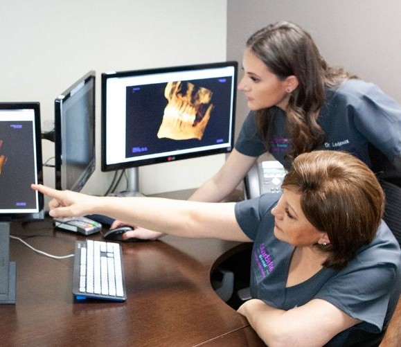 Dr. Seifi and the StarBrite team reviewing a 3D dental scan on a monitor